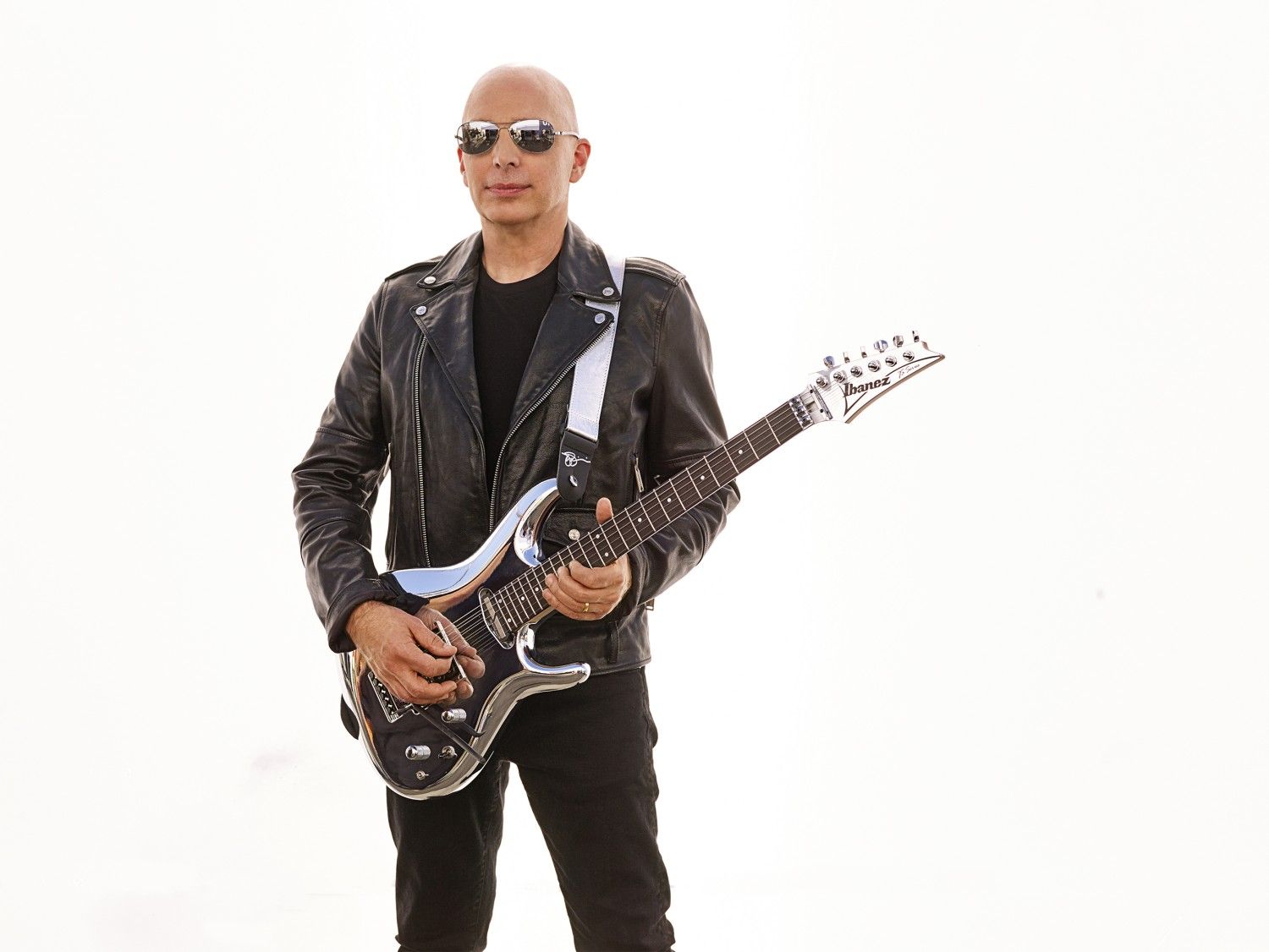 Új lemezt ígér jövő májusi koncertjére Joe Satriani - Online Rádió - Egy Lépéssel Közelebb Hozzád! _ LépésRádió