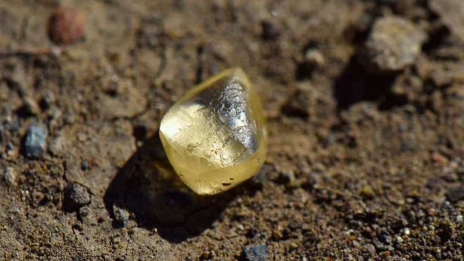 Hatalmas-gyémántra-bukkant-két-túrázó Hatalmas gyémántra bukkant két túrázó | Online Rádió - Egy Lépéssel Közelebb Hozzád! _ LépésRádió