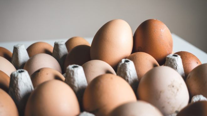 Egy-kínai-cég-nyers-tojás-fogyasztására-kényszerítette-alkalmazottait-(Fotó-Unsplash,-Jakub-Kapusnak) Egy kínai cég nyers tojás fogyasztására kényszerítette alkalmazottait | Online Rádió - Egy Lépéssel Közelebb Hozzád! _ LépésRádió